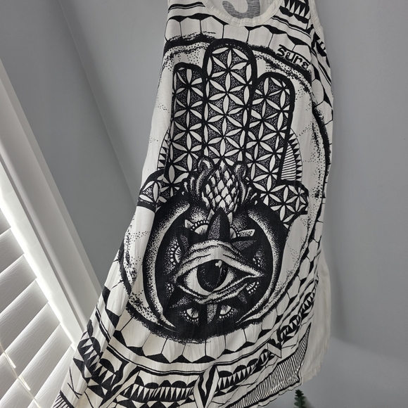 Urban White Graphic Women's Tunic - Picture 2 of 10